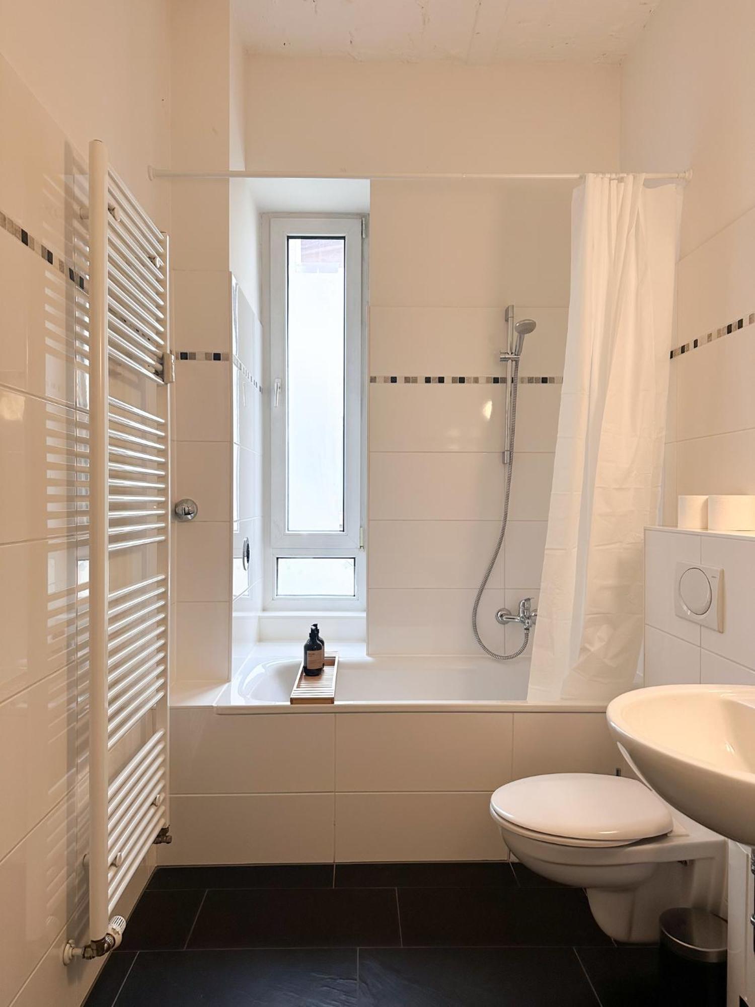 Apartamento Nook Design-apartments Mit Kueche, Duschbad, Neben U-bahn Station Aber Ruhig Gelegen