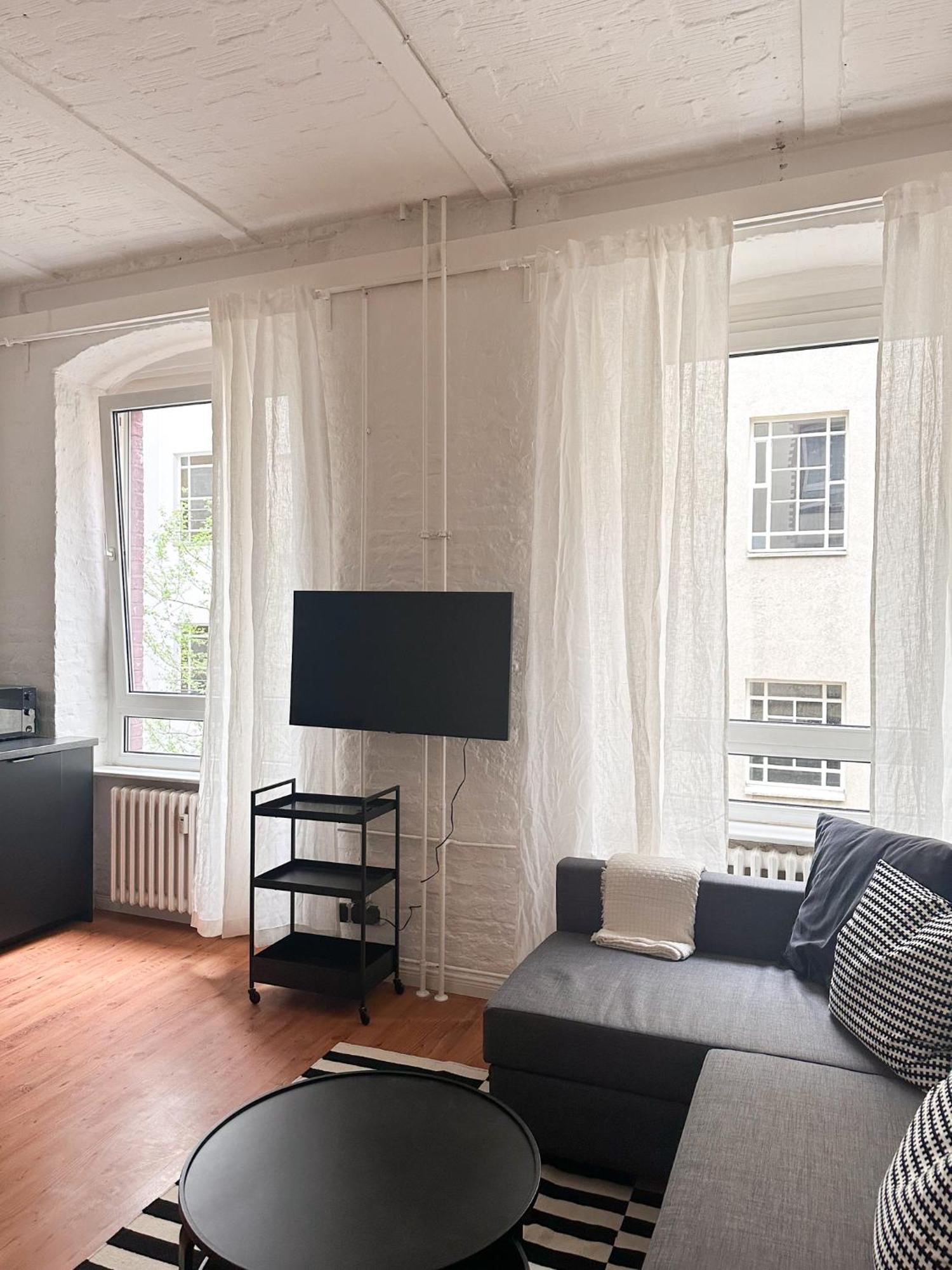 Nook Design-apartments Mit Kueche, Duschbad, Neben U-bahn Station Aber Ruhig Gelegen Berlim