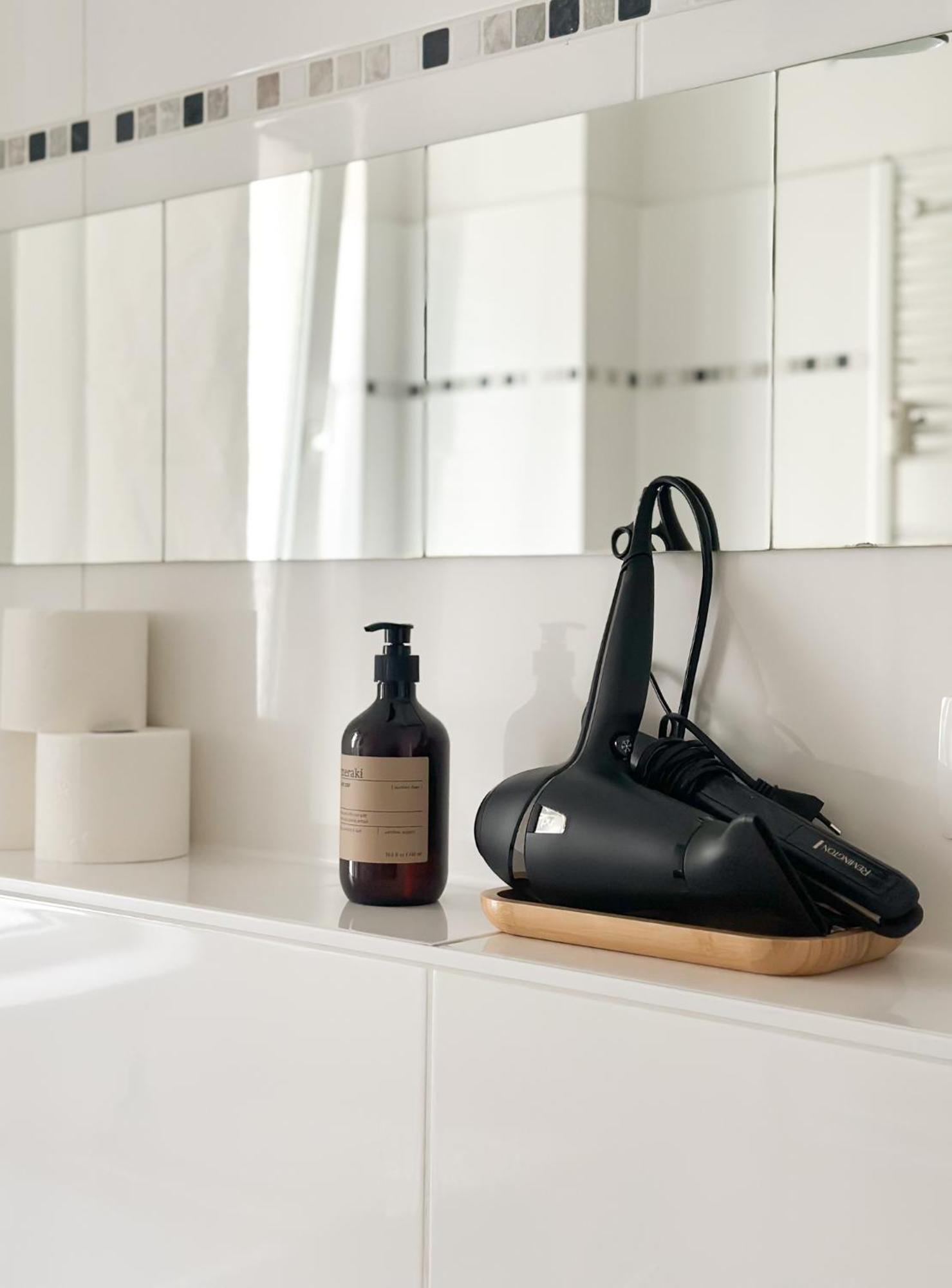 Nook Design-apartments Mit Kueche, Duschbad, Neben U-bahn Station Aber Ruhig Gelegen Apartamento *